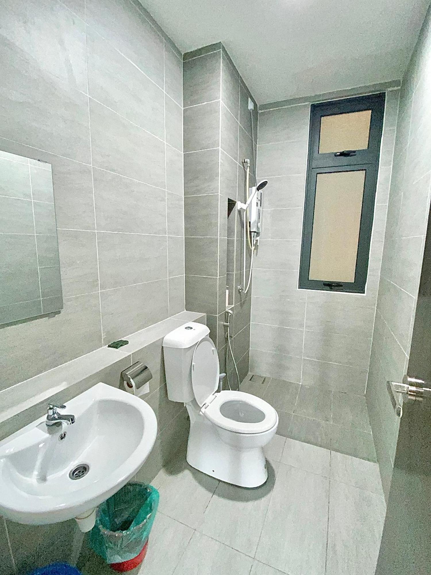 8scape Residensi *
